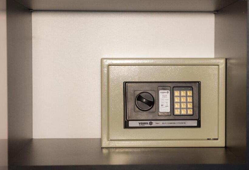 سوئیت جونیور با آشپزخانه, Kamienica