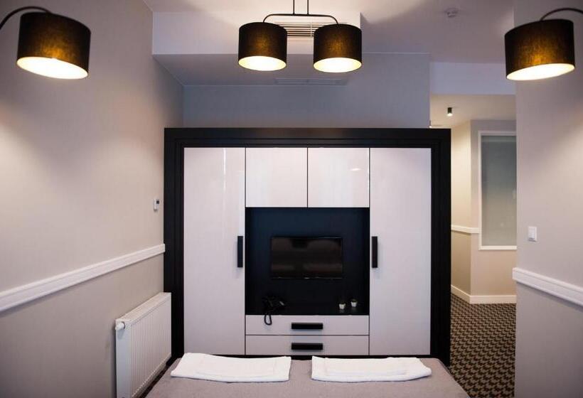 سوییت جونیور لوکس, Kamienica