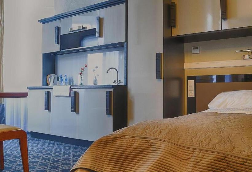 سوئیت جونیور با آشپزخانه, Kamienica