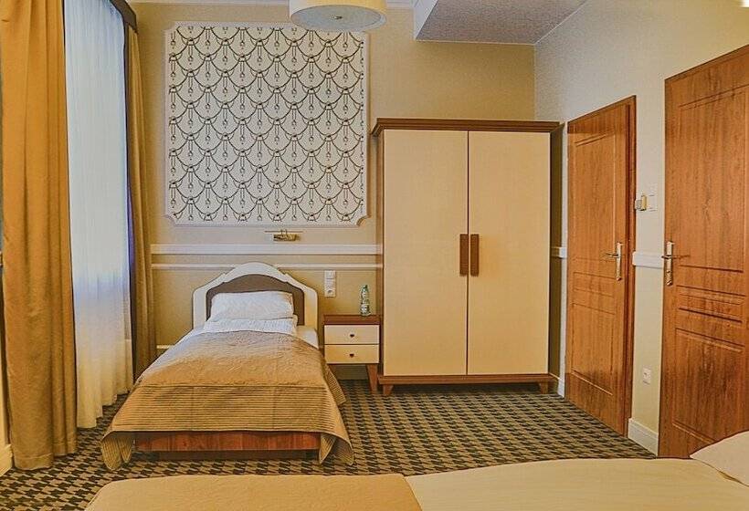 اتاق لوکس, Kamienica