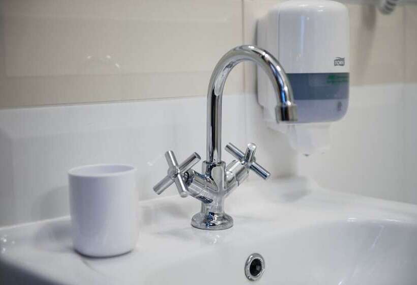 اتاق لوکس, Kamienica