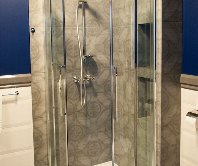 اتاق لوکس, Kamienica