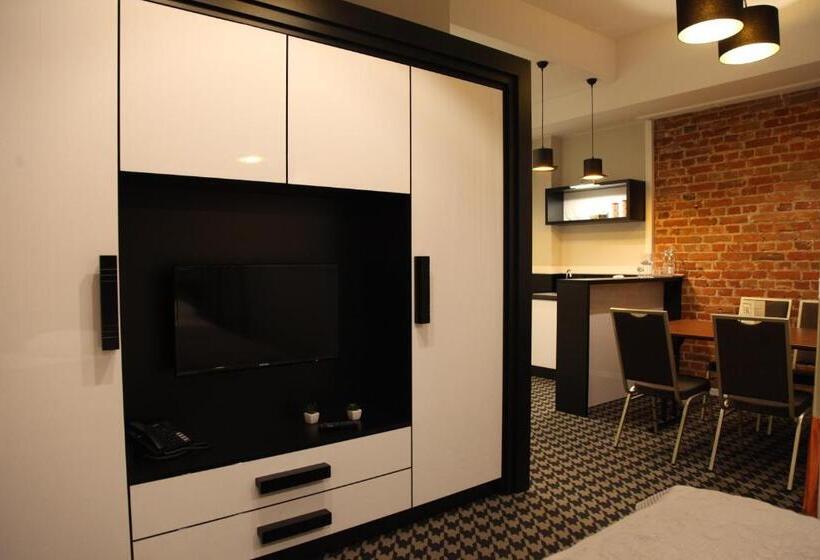 سوییت جونیور لوکس, Kamienica