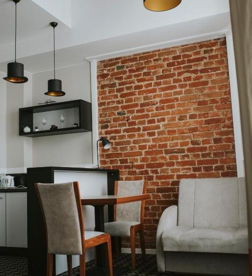 سوییت جونیور لوکس, Kamienica