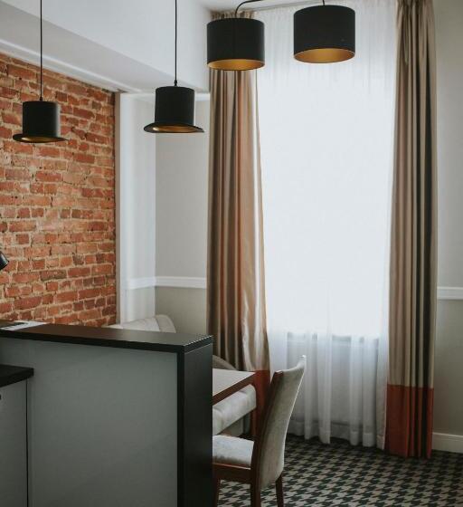 سوییت جونیور لوکس, Kamienica