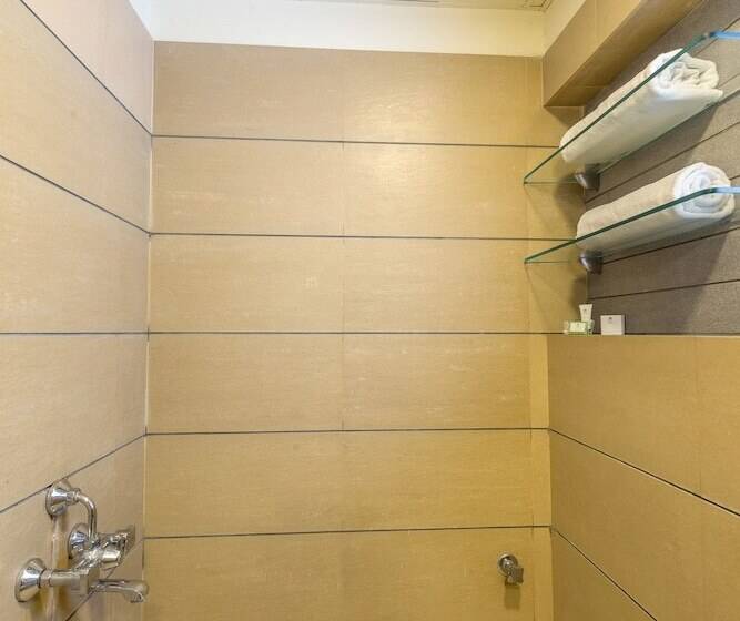 Номер Стандарт, Treebo Nestlay Airport Alandur