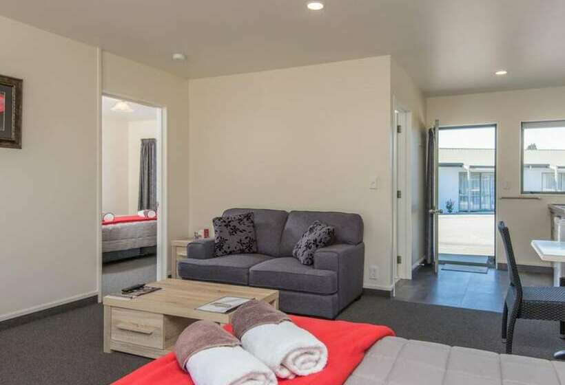 شقة غرفة واحدة, Greenwood Park Motel