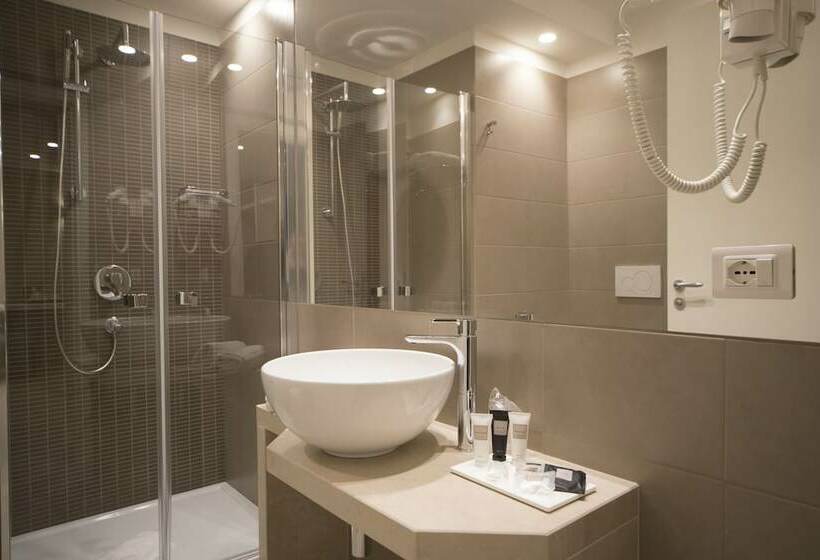 غرفة سوبيريور, Airone City