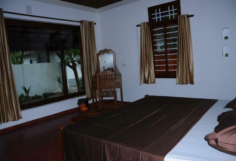 غرفة ديلوكس مطلّة علي البحر مزوَّدة بشُرفة, Alleppey Beach Garden