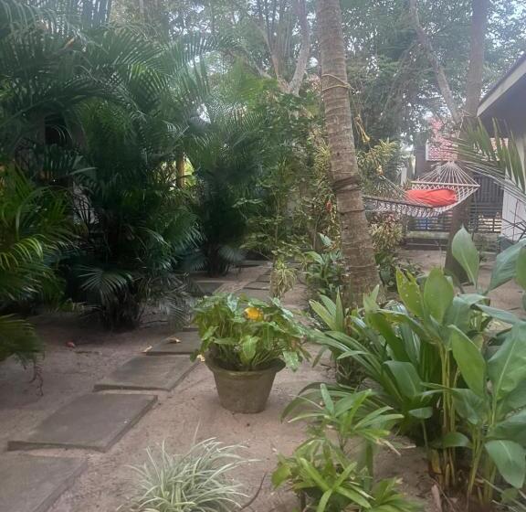 غرفة ديلوكس مطلّة علي البحر مزوَّدة بشُرفة, Alleppey Beach Garden