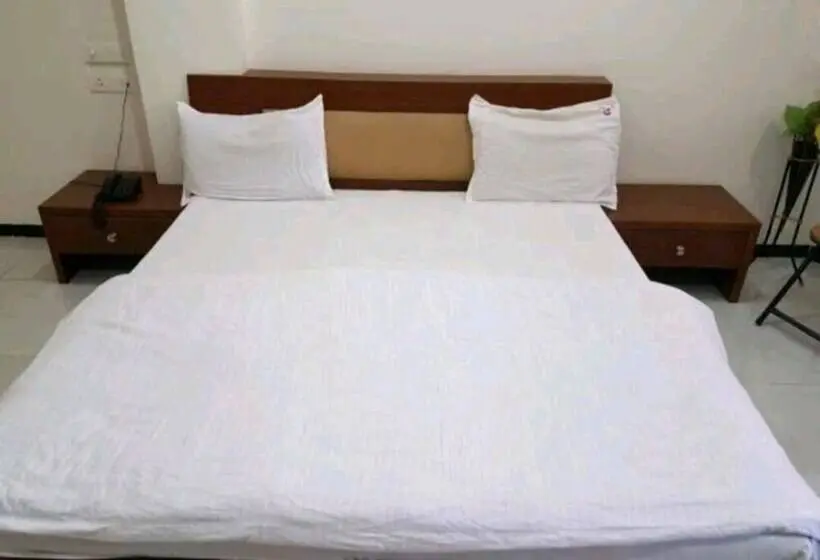 デラックスルーム, Dhruv Palace