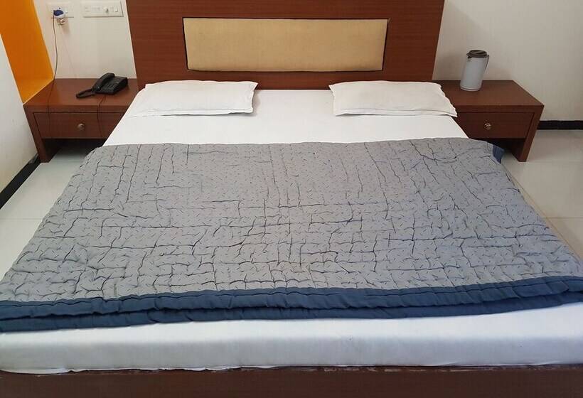 Quarto deluxe, Dhruv Palace