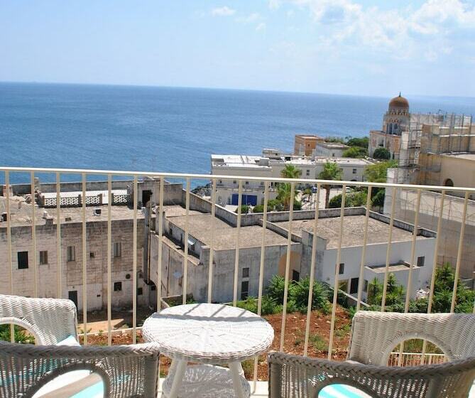 海景豪华三人间, Est