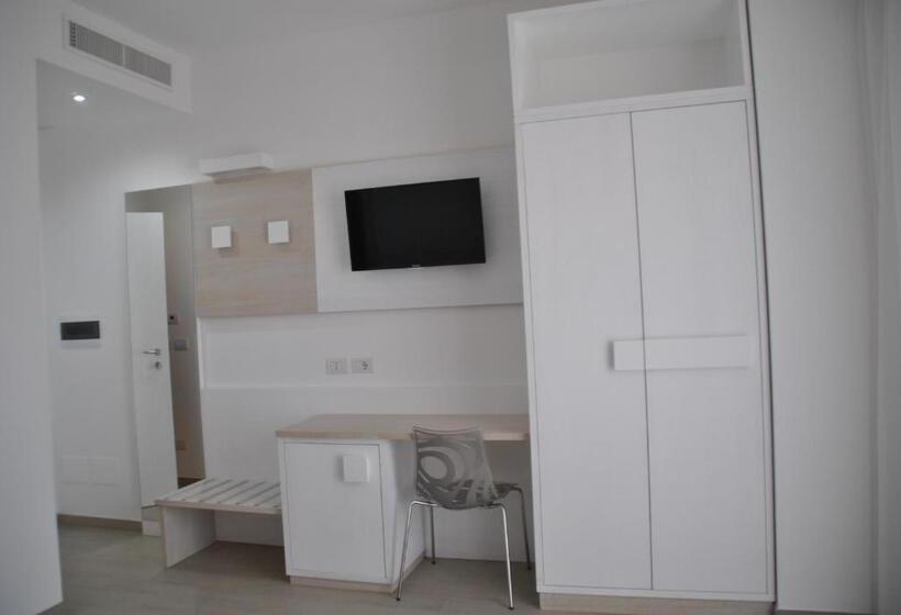 חדר סטנדרט, Est