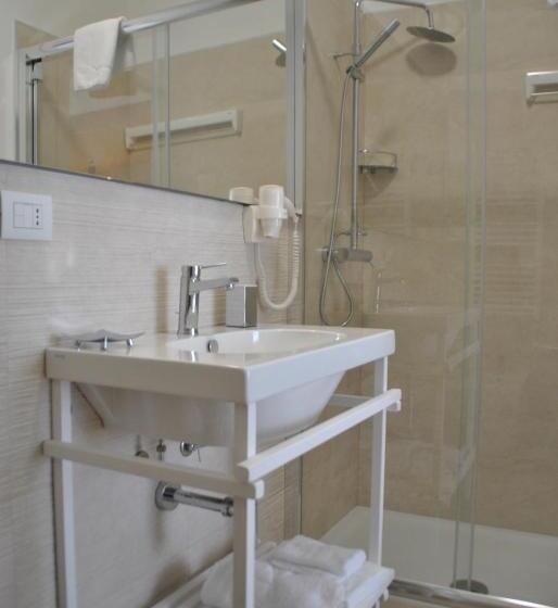 חדר דלוקס לארבעה, Est