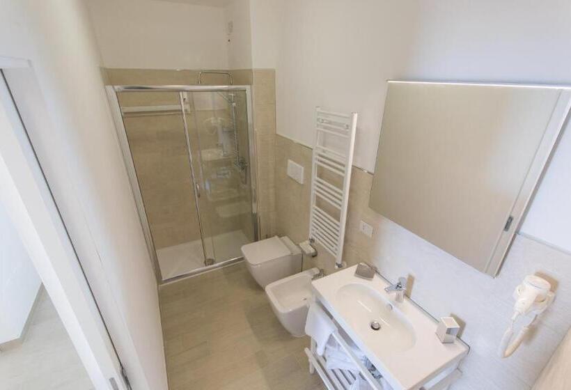 Четырехместный Номер Стандарт, Est