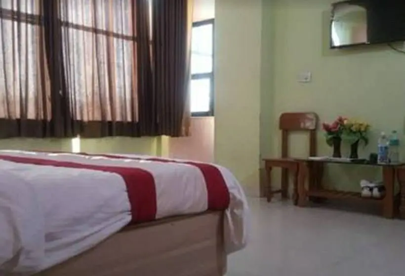 Deluxe Szoba, Gitanjali