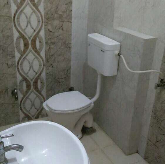 Quarto deluxe, Gitanjali