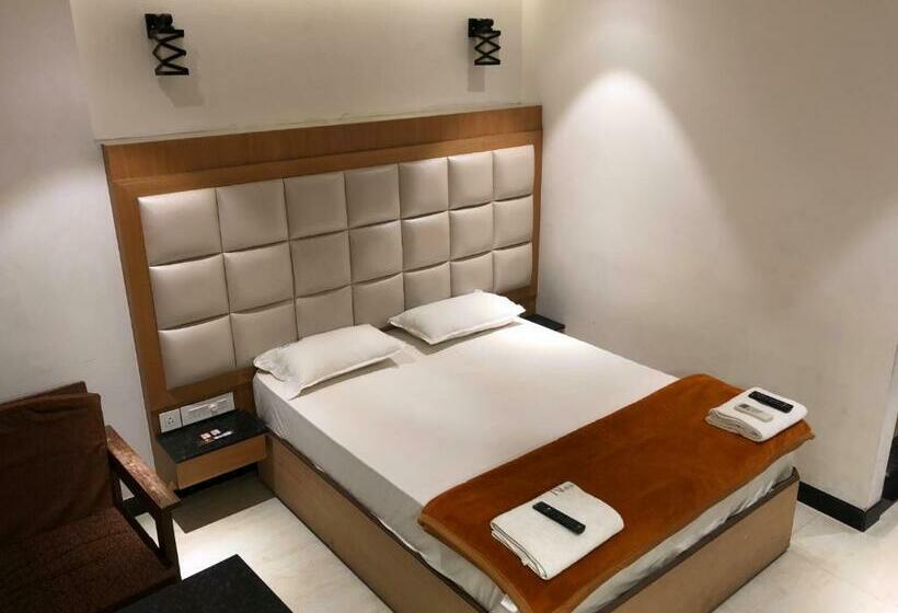 חדר דלוקס, New Cape