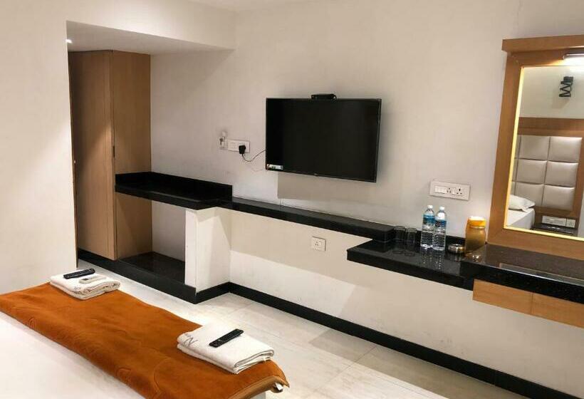 חדר דלוקס, New Cape