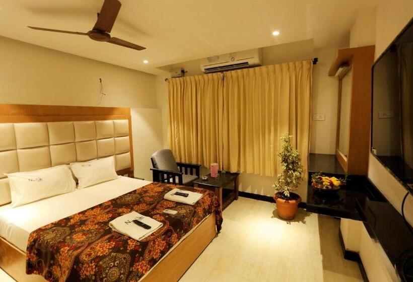 חדר דלוקס, New Cape