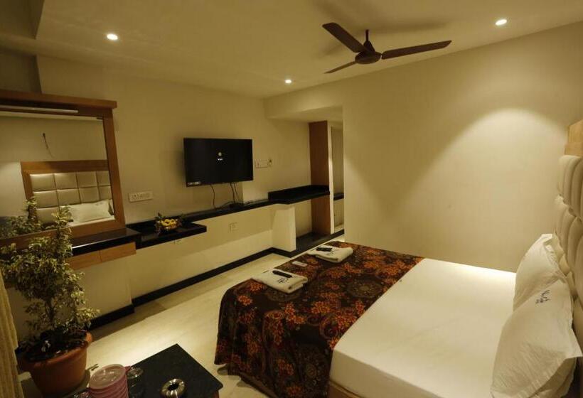 豪华房间, New Cape