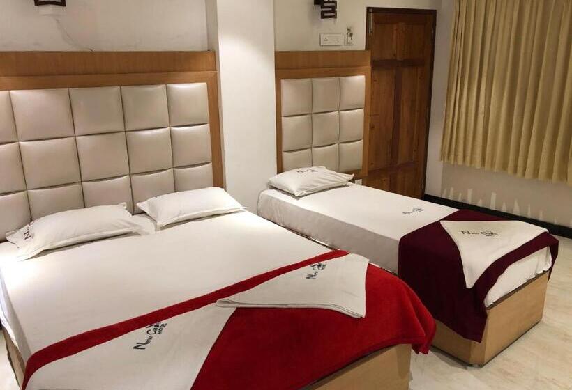 豪华三人间, New Cape