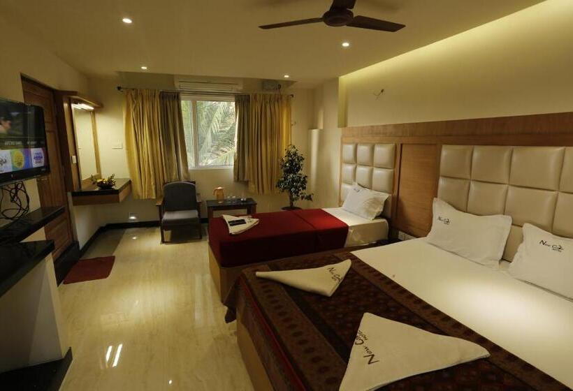 豪华三人间, New Cape