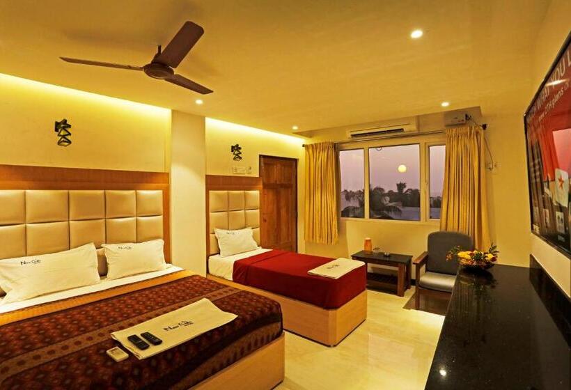 חדר דלוקס לשלושה, New Cape