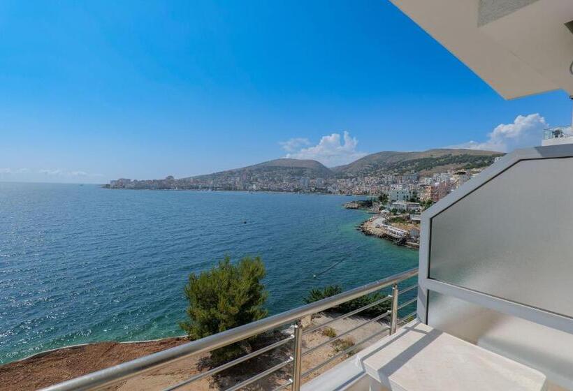 اتاق استاندارد با چشم‌انداز دریا, Sunrays