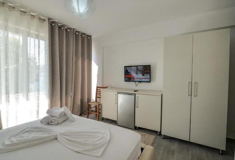 اتاق استاندارد با چشم‌انداز دریا, Sunrays