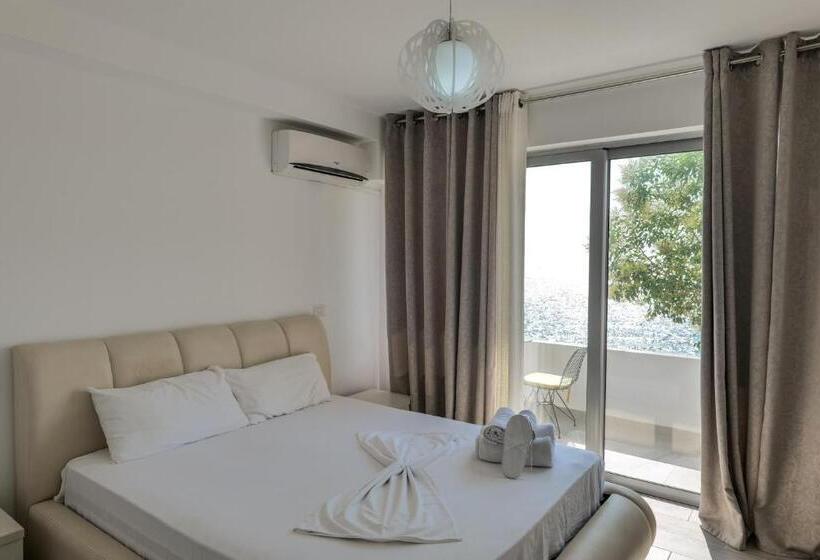 اتاق استاندارد با چشم‌انداز دریا, Sunrays