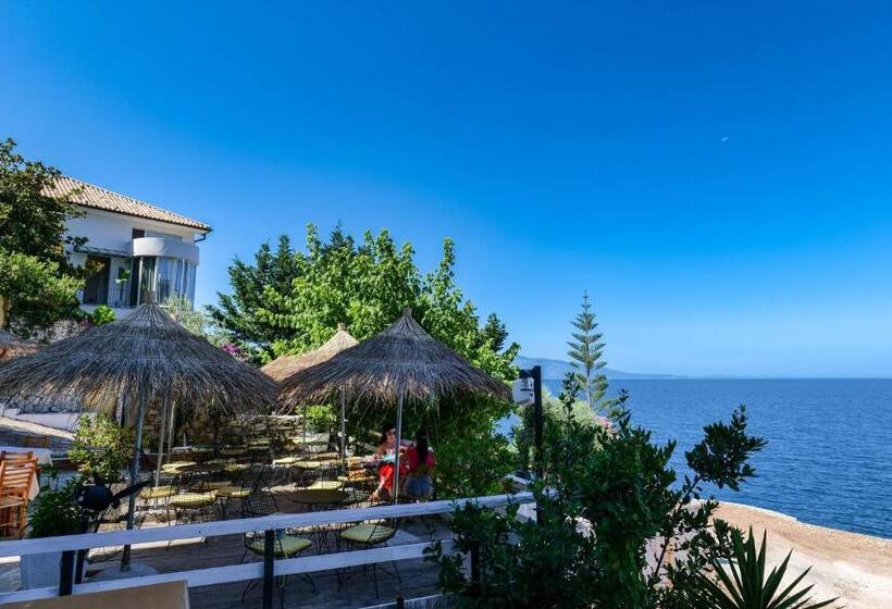 اتاق استاندارد با چشم‌انداز دریا, Sunrays