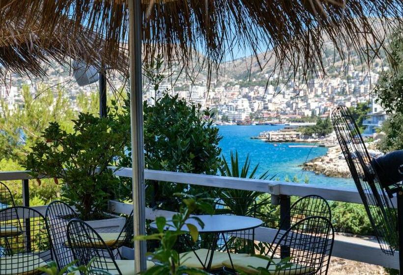 اتاق استاندارد با چشم‌انداز دریا, Sunrays