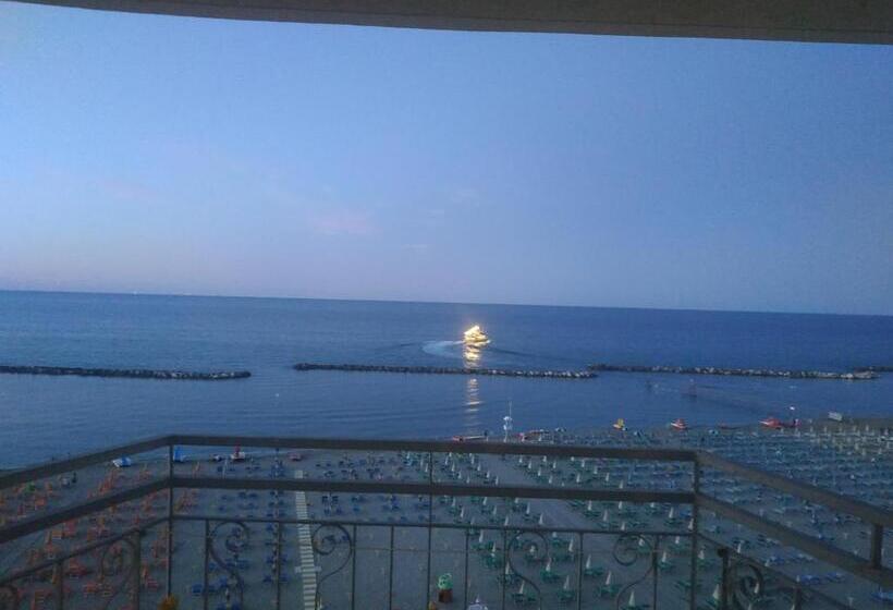 Habitació Estàndard Quàdruple Vista Mar Lateral, Tibidabo