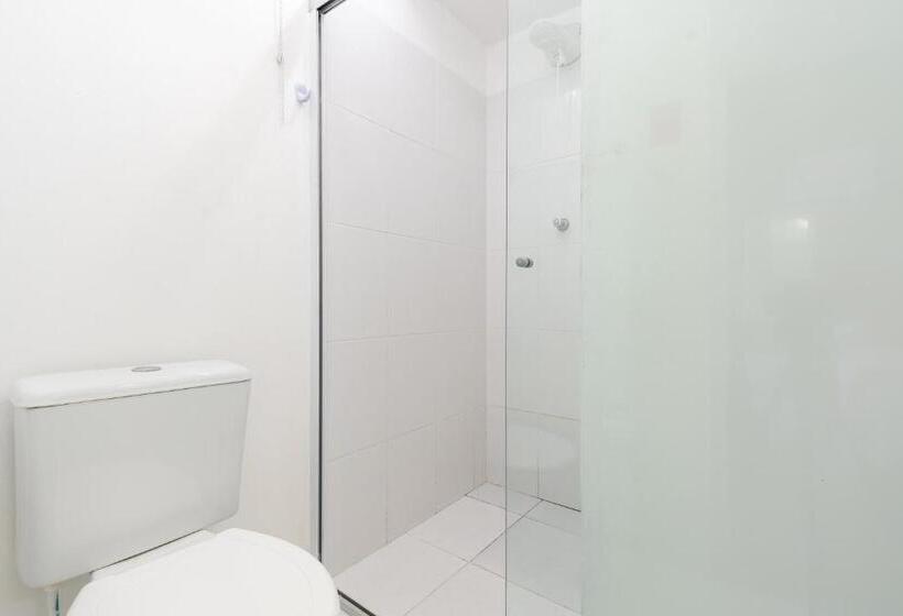 غرفة قياسية ثلاثية, Veleiro