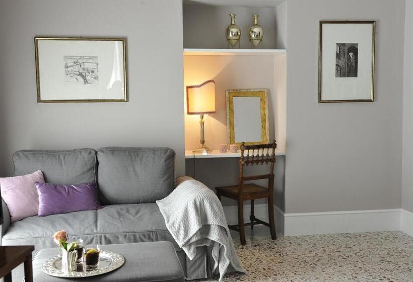 جناح جونيور, Palazzo Del Senatore