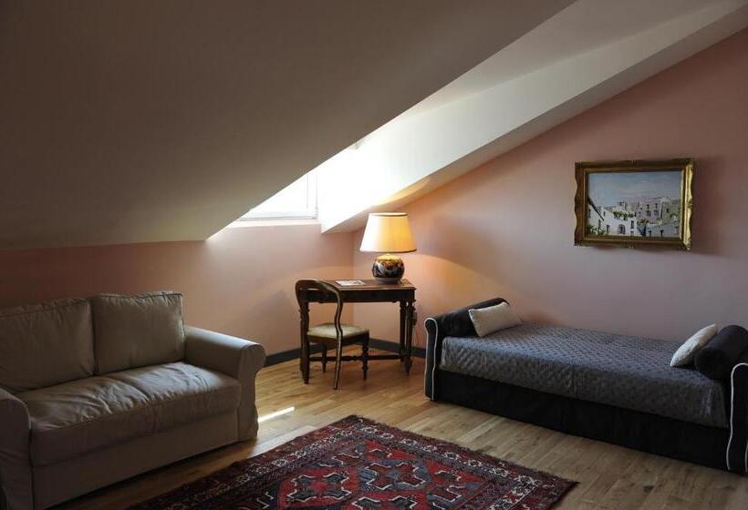 جناح, Palazzo Del Senatore