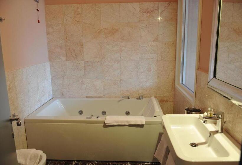 جناح, Palazzo Del Senatore