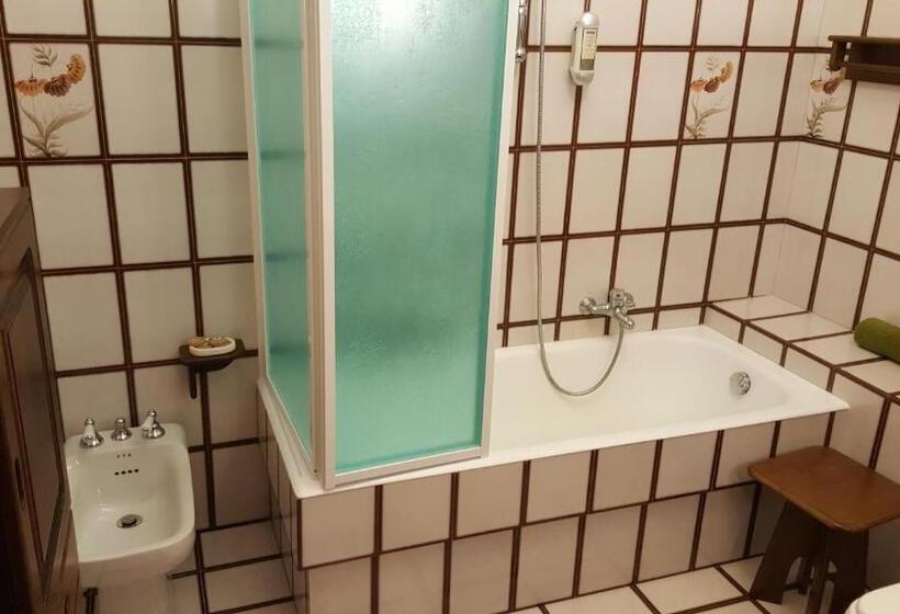 标准三人间共用浴室, B&b Villa Elvira