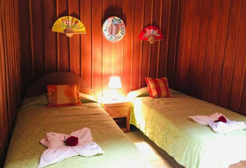 غرفة قياسية حمام مشترك, Cabinas Lupita