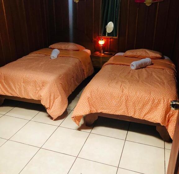 غرفة قياسية حمام مشترك, Cabinas Lupita