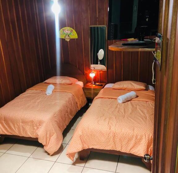 غرفة قياسية حمام مشترك, Cabinas Lupita