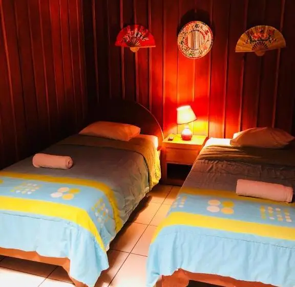 اتاق استاندارد با سرویس بهداشتی مشترک, Cabinas Lupita