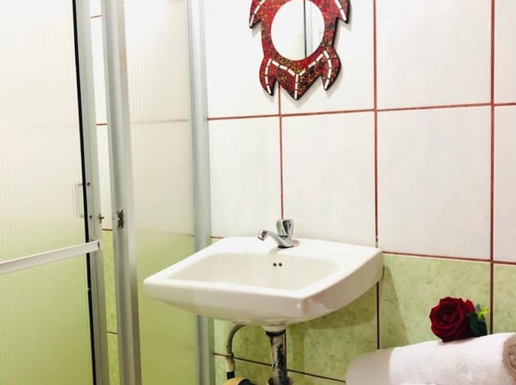 غرفة قياسية حمام مشترك, Cabinas Lupita