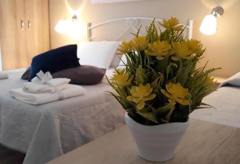 Трехместный Номер Стандарт Вид на Сад, Giardino Dei Baroni House