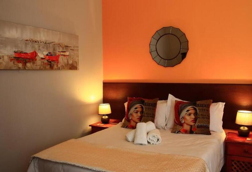 اتاق خانوادگی, Rozendal Guest House