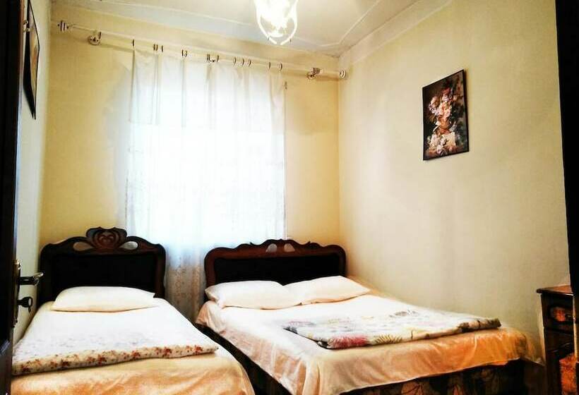 베이직 3인 룸, Hostel Sakharov & Tours