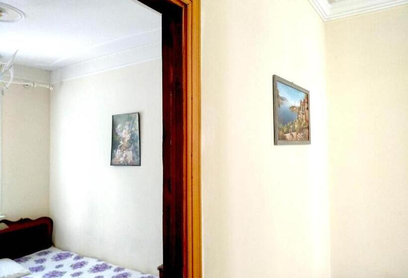 Economy Triple Room, Hostel Sakharov & Tours