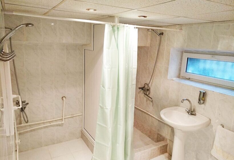 베이직 3인 룸, Hostel Sakharov & Tours